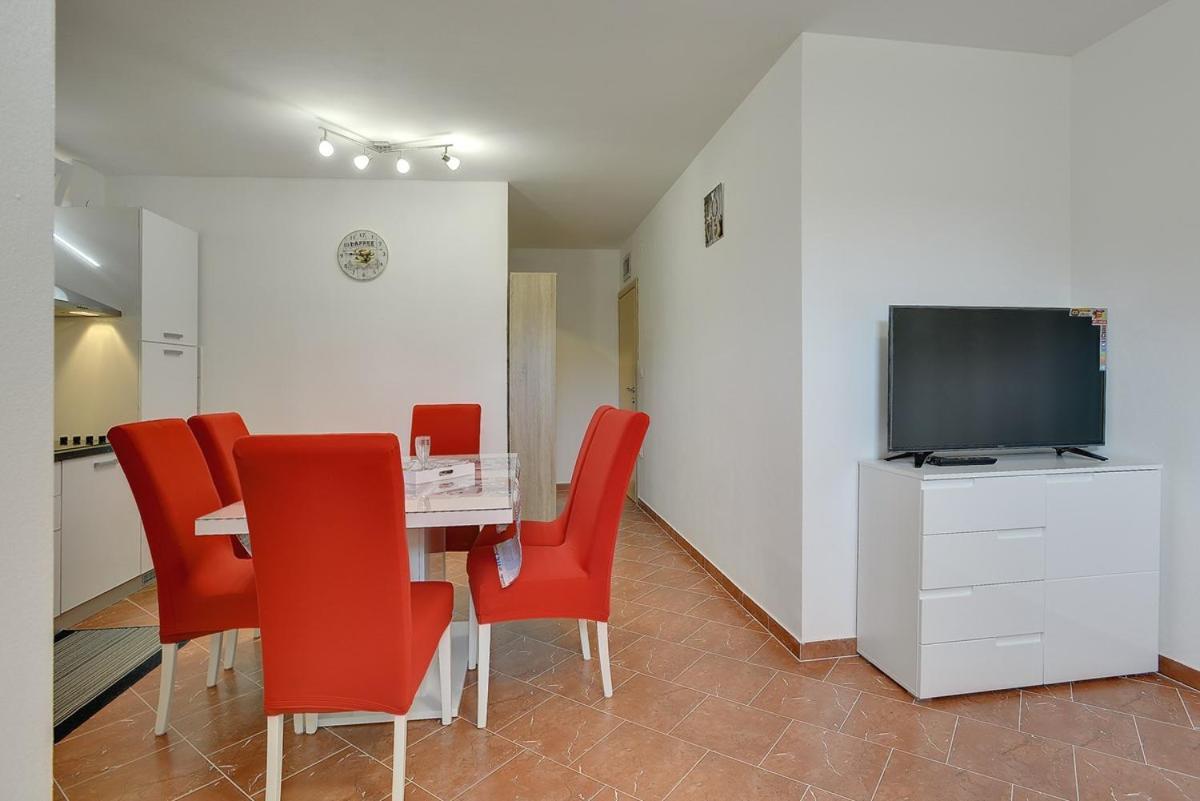 Apartments Elviana Pula Exterior photo