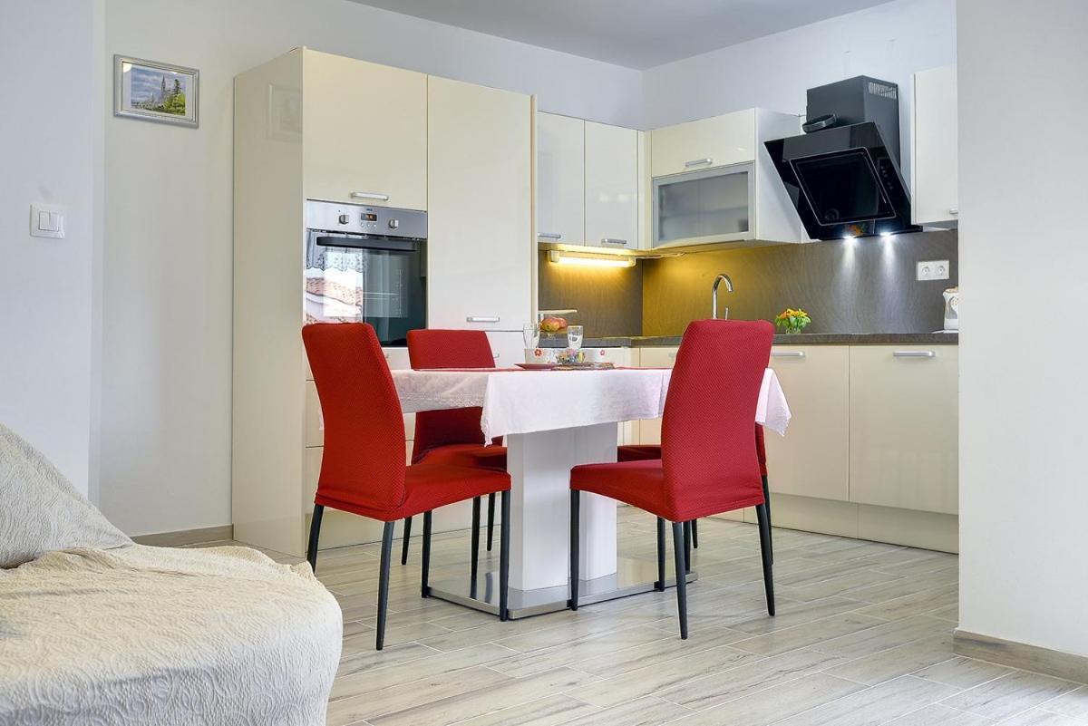 Apartments Elviana Pula Exterior photo