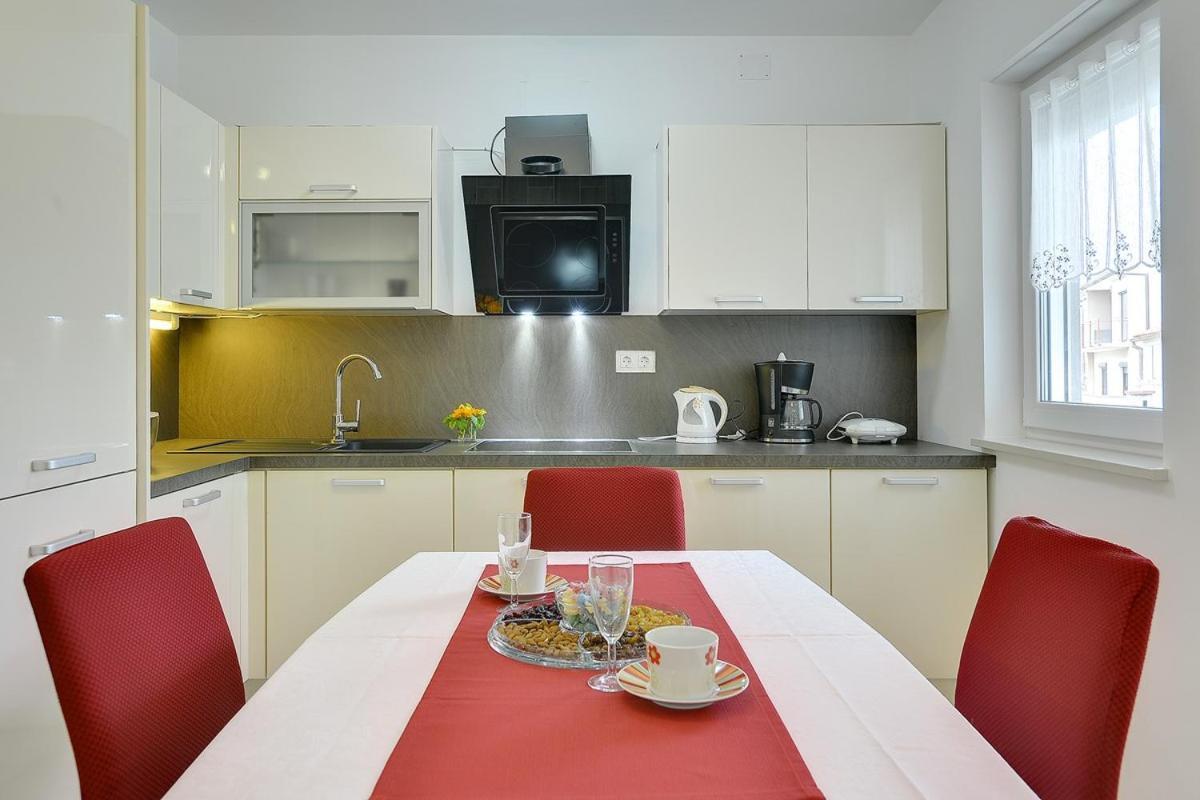 Apartments Elviana Pula Exterior photo